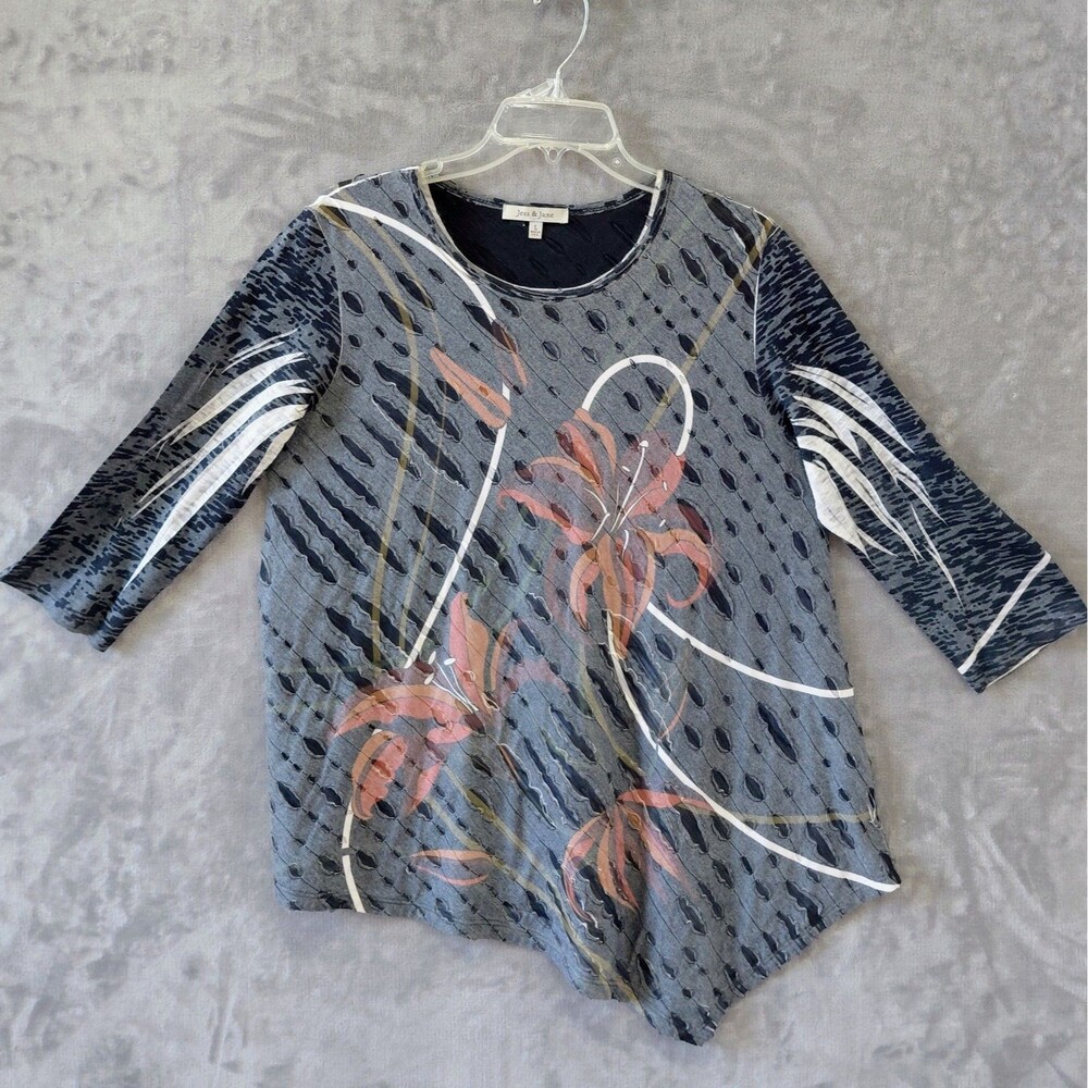Jess & Jane Triple Lily Burnout Textured Tunic Women's Large Asymmetrical Hem